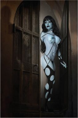 Tarot #142 Exclusive Skyclad Cosplayer PhotoCover Edition